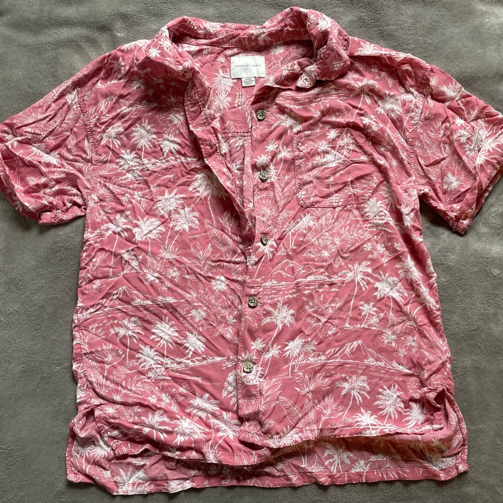AMERICAN EAGLE Hawaiian Tropical Button Down T-Shirt